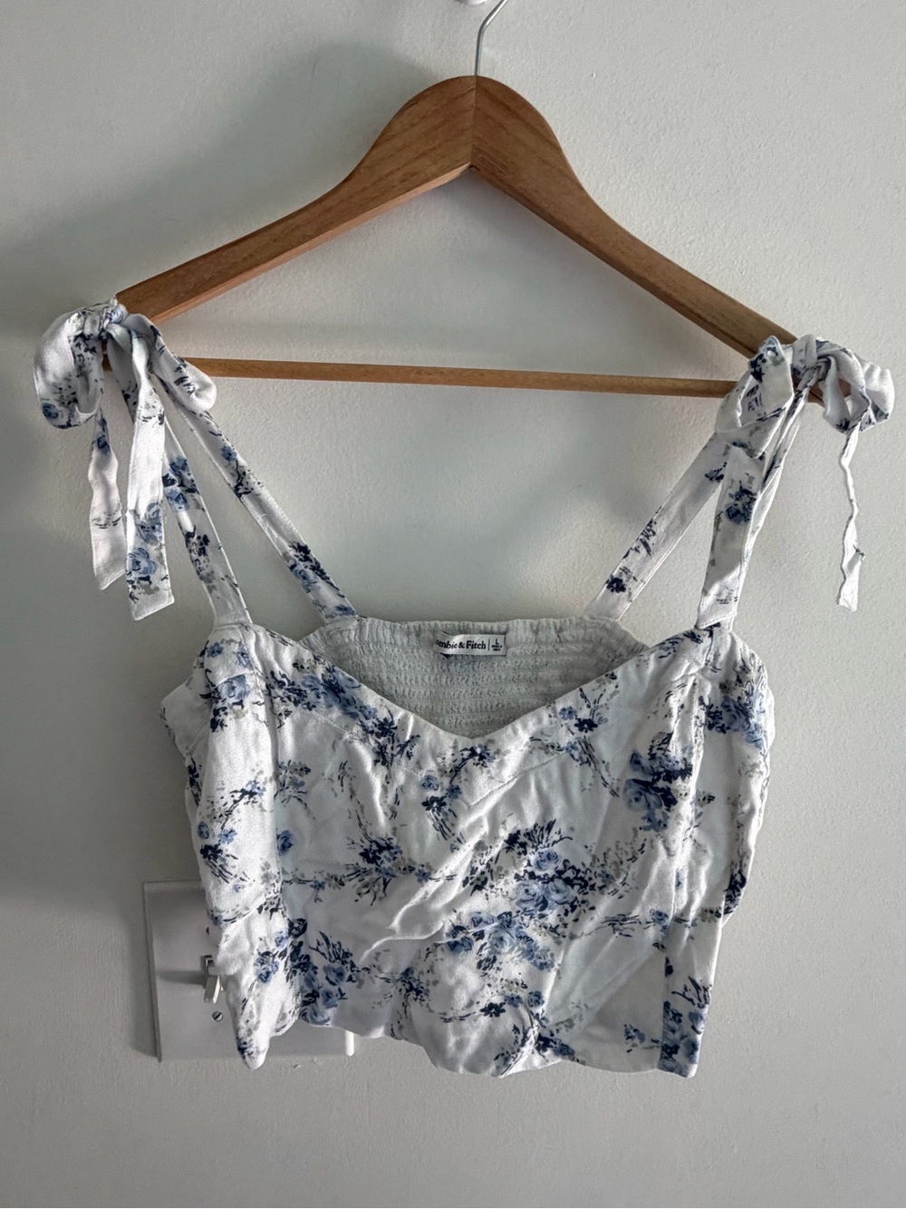 Abercrombie & Fitch White and Blue Floral Tie-Shoulder Crop Top